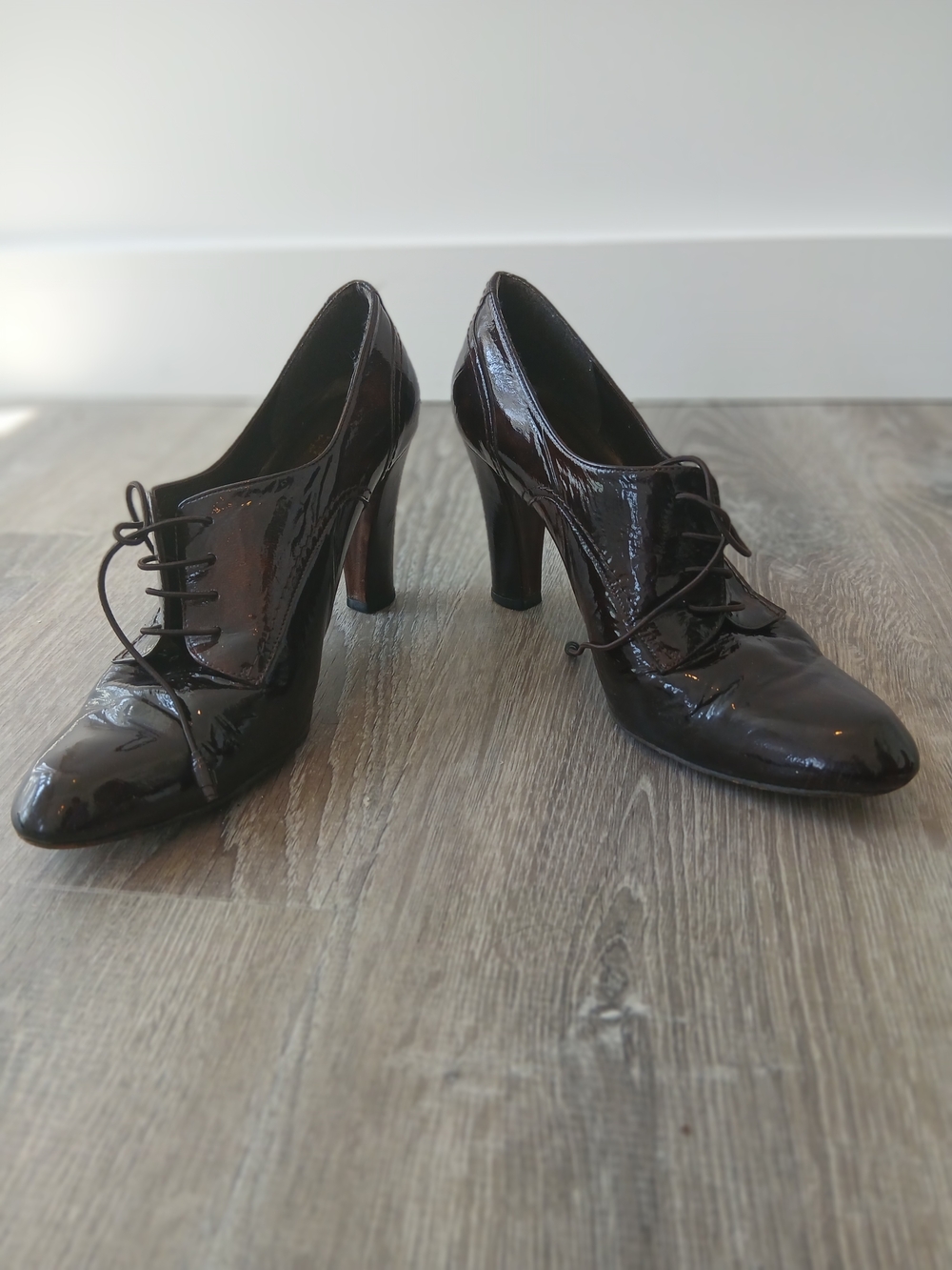 Stuart Weitzman Brown Patent Leather Pointed Toe Heel Lace Up